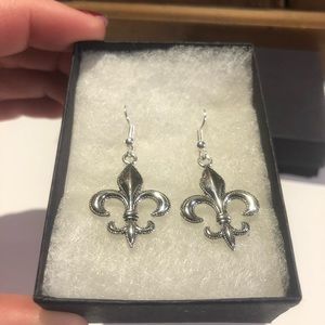 800 Niello Silver Fleur de Lis Clip on Earrings #0153